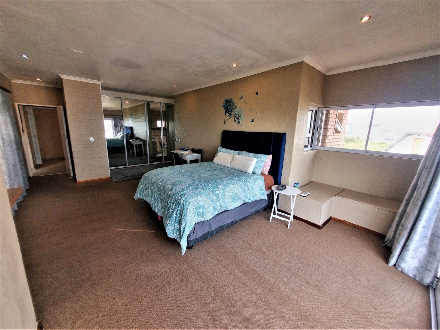 5 Bedroom Property for Sale in Bluewater Bay Western Cape